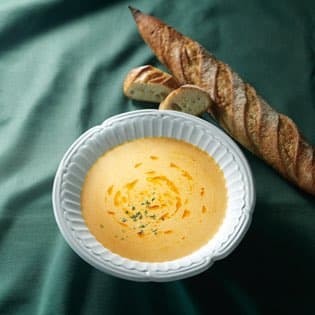 オマール海老の旨みひきたつ濃厚ビスクスープ