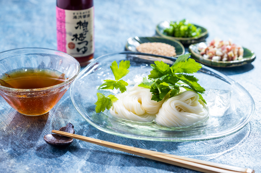 香りと酸味を楽しむ柚子梅つゆ素麺